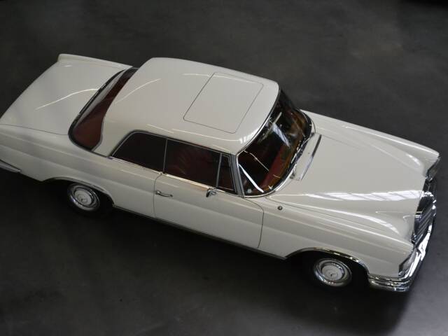 Mercedes-Benz 250 SE