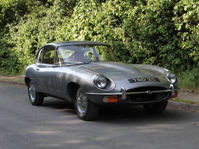 Image 1/18 of Jaguar E-Type (2+2) (1969)