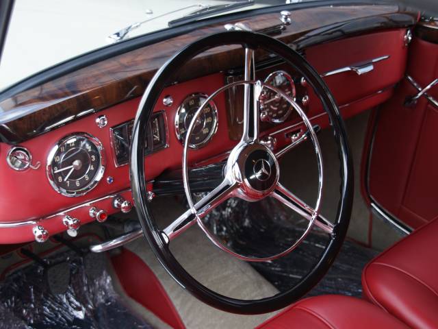 Mercedes-Benz 220 Cabriolet A