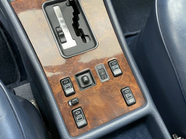 Mercedes-Benz 560 SEL