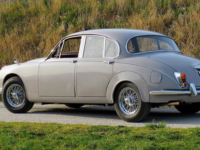 Jaguar 240