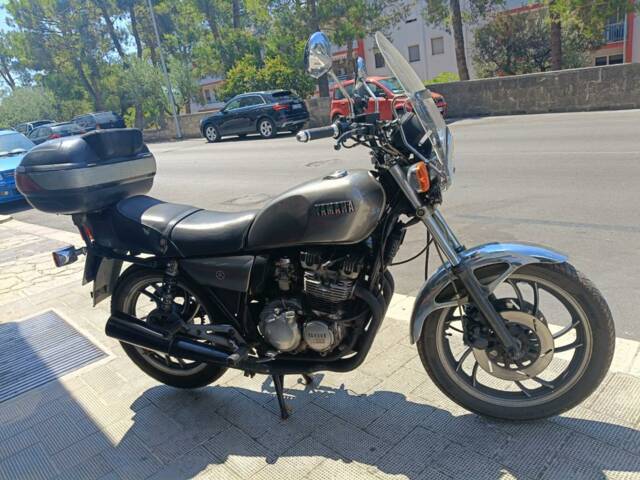 Yamaha XZ 550