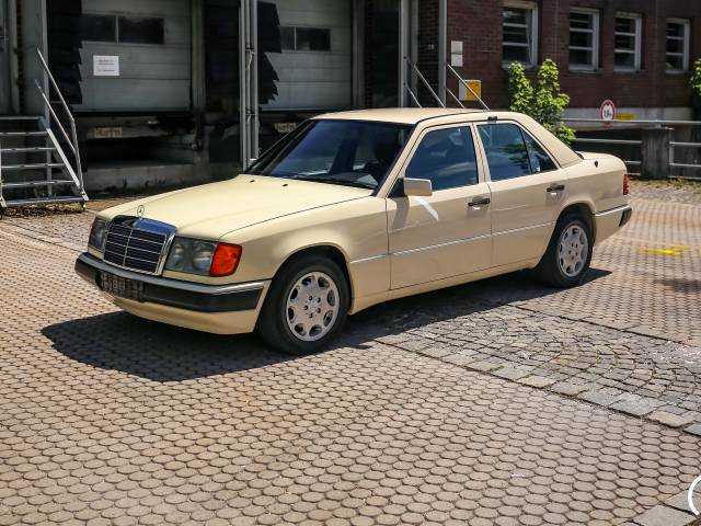 Mercedes-Benz 260 E