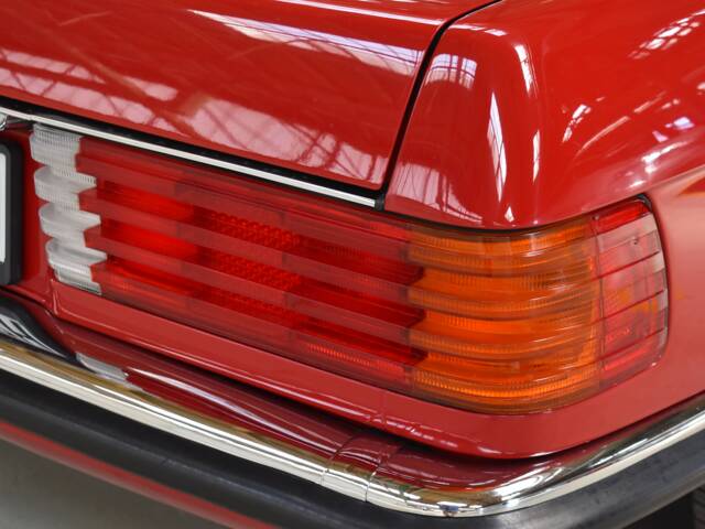 Mercedes-Benz 560 SL