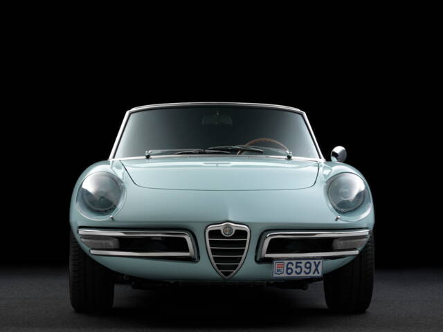 Image 1/24 of Alfa Romeo 1600 Spider Duetto (1967)