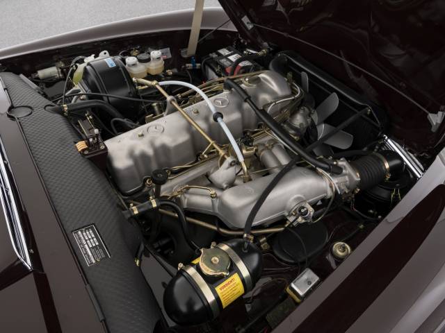 Mercedes-Benz 280 SL