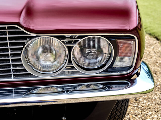 Aston Martin DBS V8