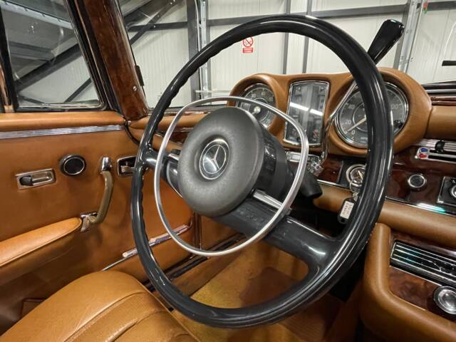 Mercedes-Benz 280 SE