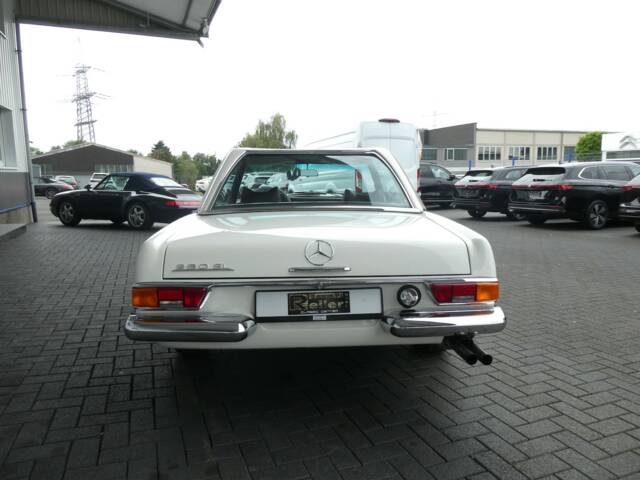 Mercedes-Benz 280 SL