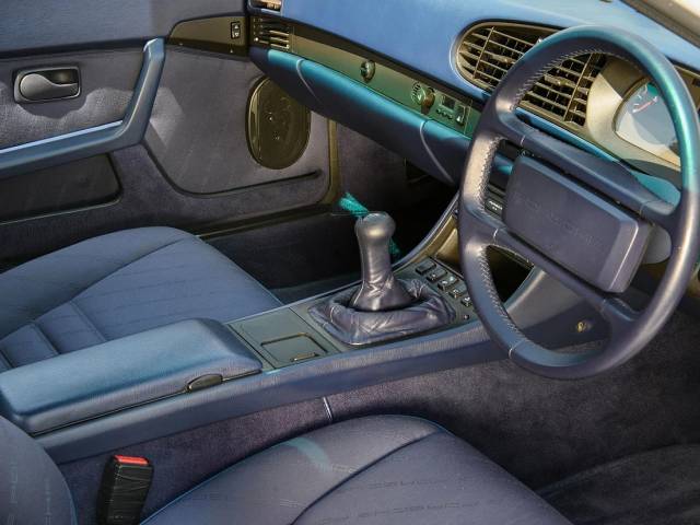 Porsche 944 S2