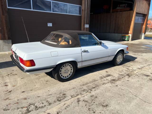Mercedes-Benz 560 SL