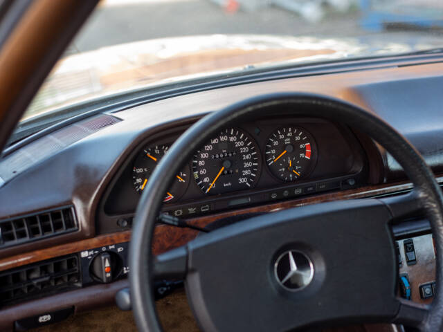 Mercedes-Benz 560 SEC