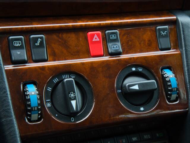 Mercedes-Benz 220 E