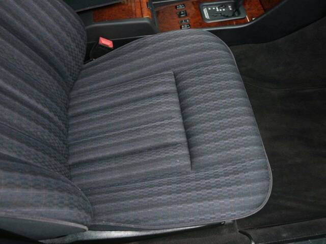 Mercedes-Benz 300 E-24
