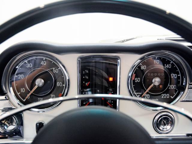 Mercedes-Benz 280 SL