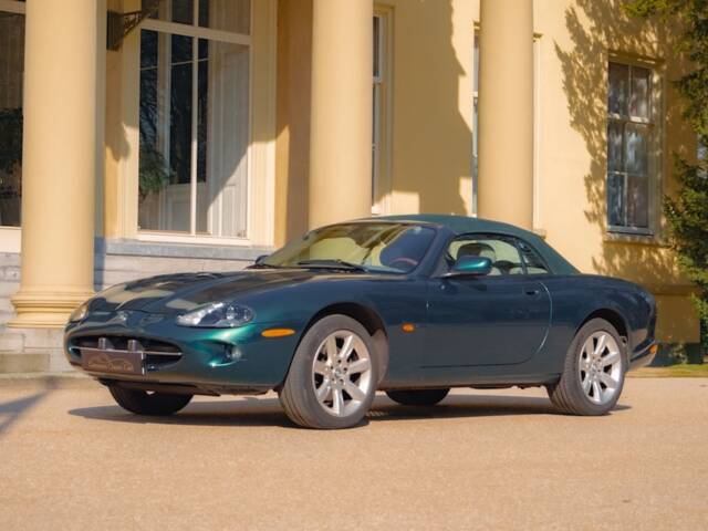 Image 1/49 of Jaguar XK8 4.2 (2003)