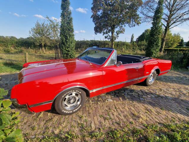 Image 1/5 de Oldsmobile F-85 Cutlass (1966)