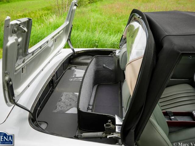 Mercedes-Benz 230 SL