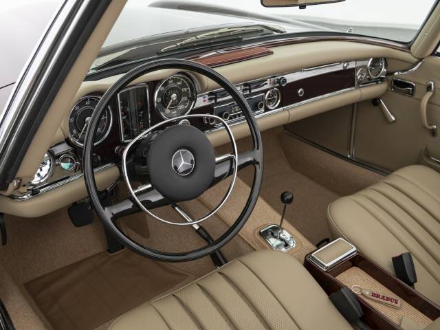 Mercedes-Benz 280 SL