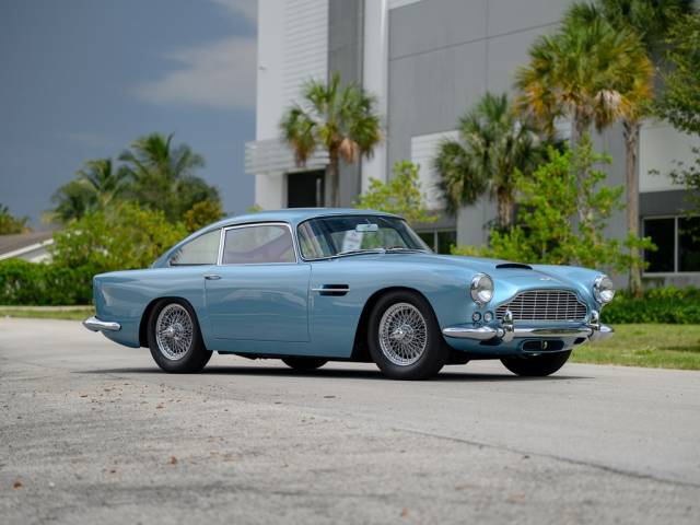 Image 1/45 of Aston Martin DB 4 (1962)