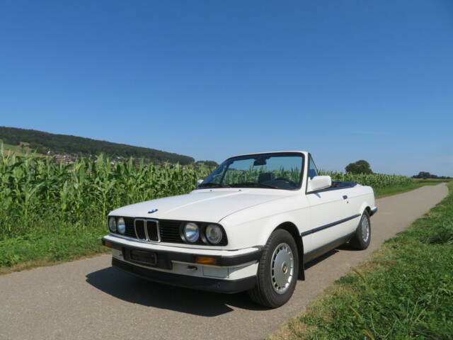 Bild 1/22 von BMW 320i (1989)