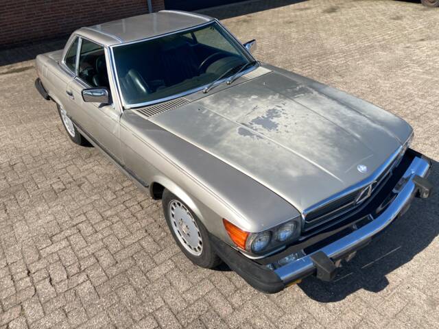 Mercedes-Benz 560 SL