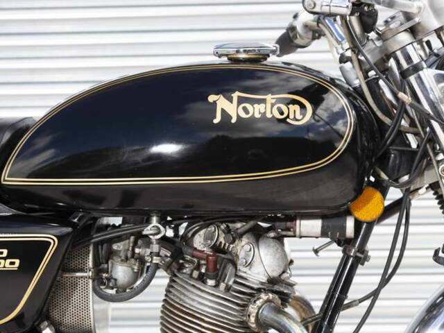 Norton Commando 750