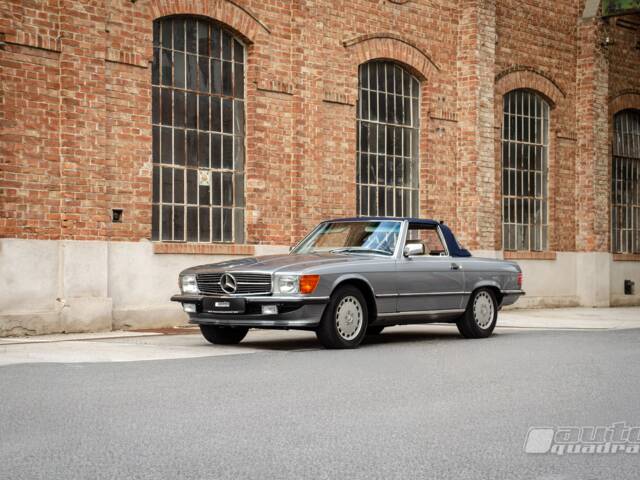 Mercedes-Benz 560 SL