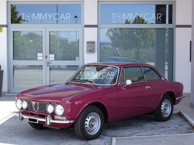 Immagine 1/50 di Alfa Romeo 2000 GTV (1972)