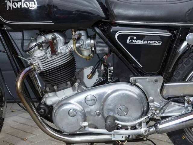 Norton Commando 750 Roadster