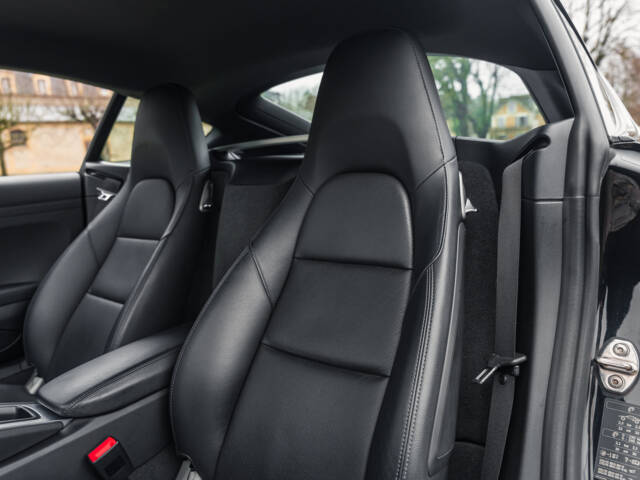 Porsche 718 Cayman T