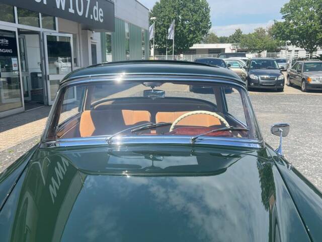 Mercedes-Benz 220 SE