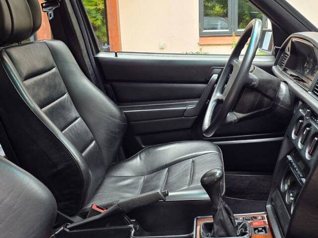 Mercedes-Benz 190 E 2.3-16