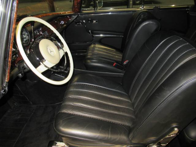 Mercedes-Benz 280 SE