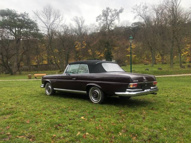 Mercedes-Benz 280 SE