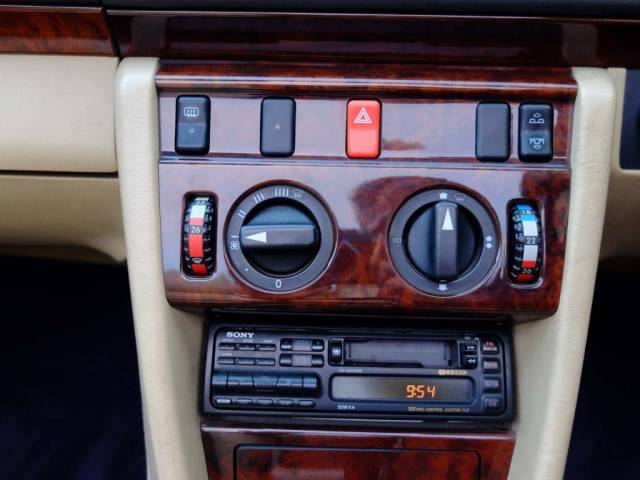 Mercedes-Benz 320 CE