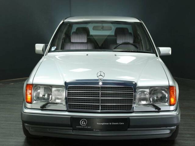 Mercedes-Benz 300 E-24