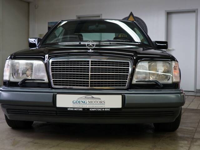 Mercedes-Benz E 320