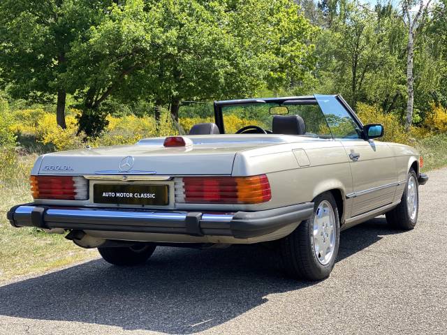 Mercedes-Benz 560 SL