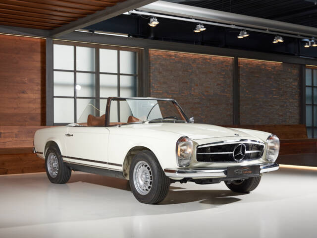 Mercedes-Benz 230 SL