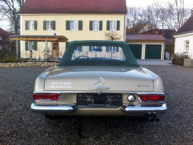 Mercedes-Benz 230 SL