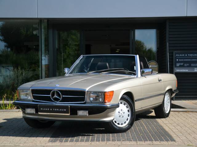 Mercedes-Benz 560 SL
