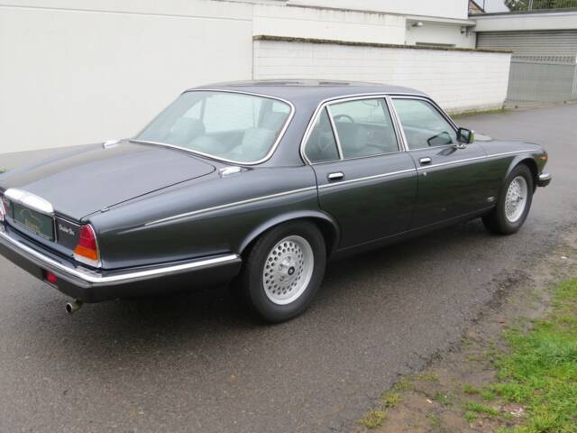 Daimler Double Six
