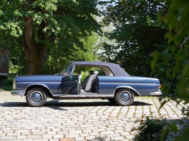 Mercedes-Benz 300 SE