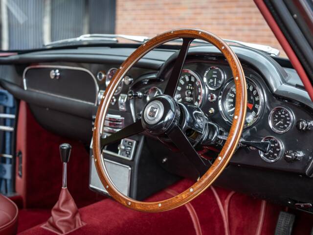 Aston Martin DB 6 Vantage