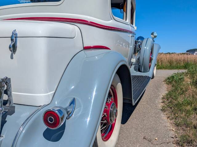 Cadillac 452 B Town Coupe