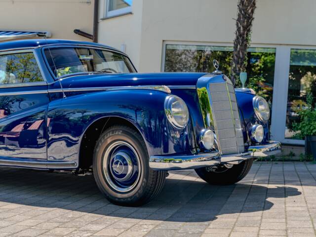 Mercedes-Benz 300