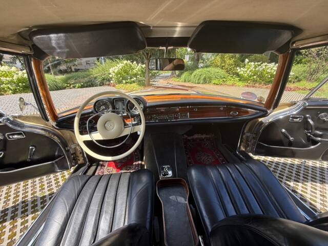 Mercedes-Benz 280 SE