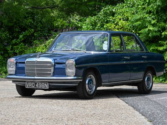 Image 1/8 of Mercedes-Benz 220 (1974)