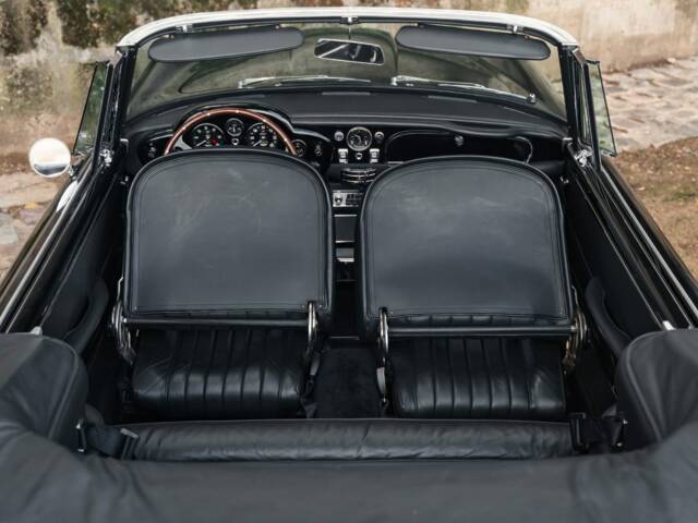 Aston Martin DB 5 Volante